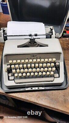 ADLER JUNIOR 10 Travel Typewriter with Suitcase, 70s, VINTAGE