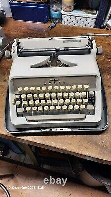 ADLER JUNIOR 10 Travel Typewriter with Suitcase, 70s, VINTAGE