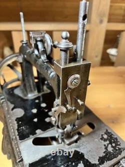 Atlas Antique Hand Crank Sewing Machine Made in Germany BRUNONIA from Japan