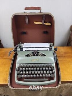 COLLECTIBLE LOVELY TYPEWRITER RHEINMETALL KsT FROM 1959 NO RISK WITH SHIPPING