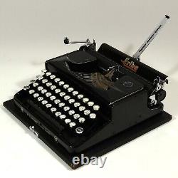 Excellent condition ERIKA model 5 typewriter decoration shabby vintage