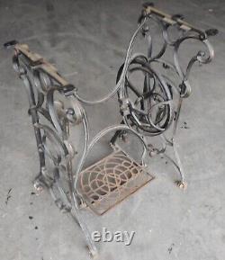Table foot sewing machine cast iron metal nozzles frame old top vintage decoration